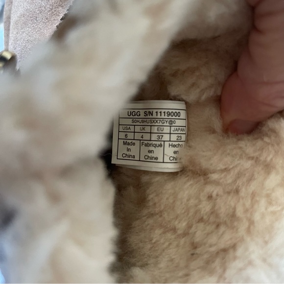 UGG Mini Bailey gem bootie - NWOB never worn! size 6. Bling bling 😻 - Picture 8 of 8